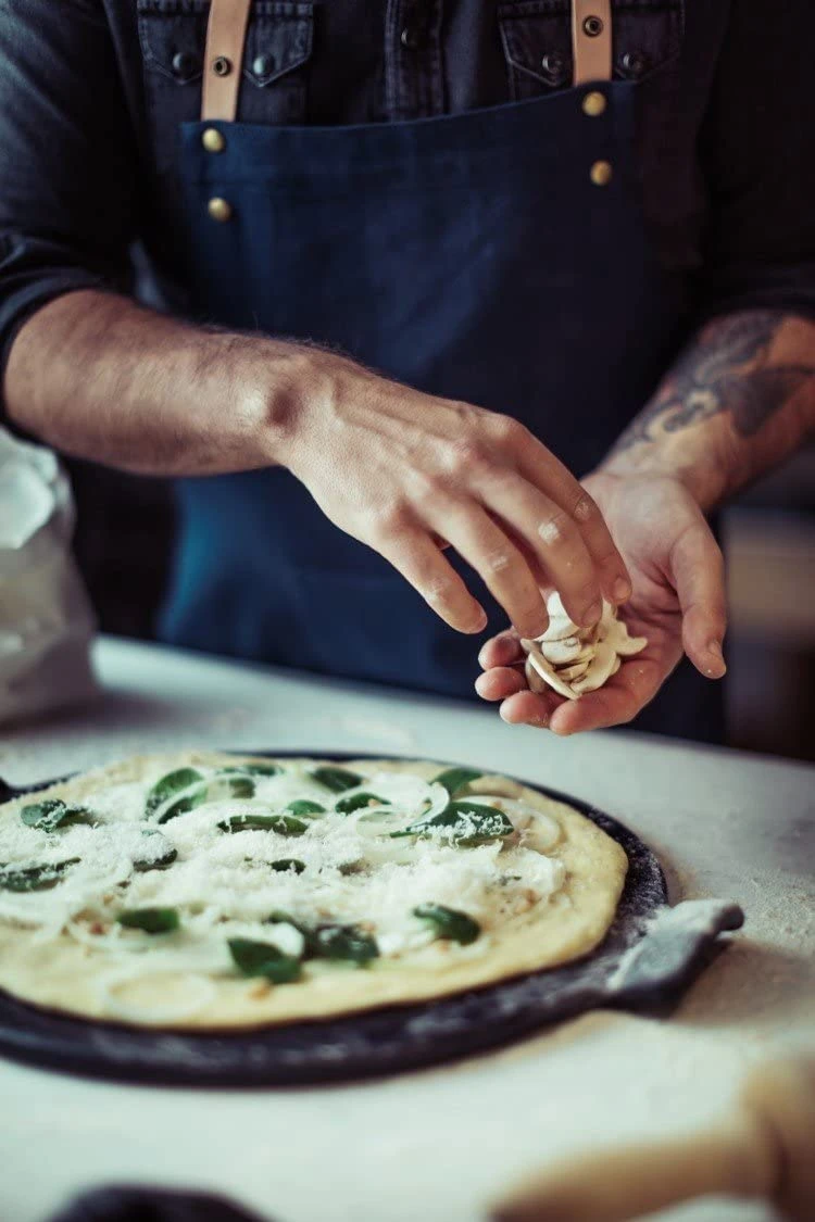 Emile Henry Smooth Pizza Stone - Charcoal 3 Emile Henry Smooth Pizza Stone - Charcoal - Image 3