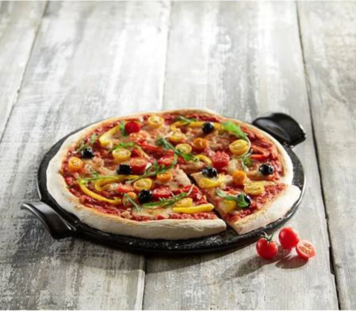 Emile Henry Smooth Pizza Stone - Charcoal 2 Emile Henry Smooth Pizza Stone - Charcoal - Image 2