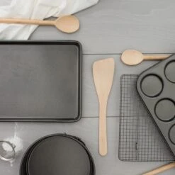 Non Stick Loose Base Round Cake Pan 10x7cm 7 Non Stick Loose Base Round Cake Pan 10x7cm -Victorinox shop Bakemaster Lifestyle 1 2000px