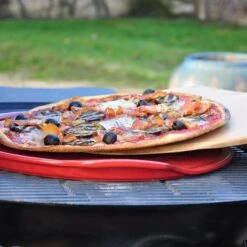 Emile Henry Large Ridged Pizza Stone 40cm -Victorinox shop EH347614 Emile Henry Large Ridged Pizza Stone 40cm Red 5