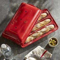 Emile Henry Baguette Baker 39.5x23cm 11 Emile Henry Baguette Baker 39.5x23cm -Victorinox shop Emile Henry Baguette Baker 39 5x23cm Burgundy 5 2000px