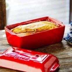 Emile Henry Bread Loaf Baker 23x13cm 10 Emile Henry Bread Loaf Baker 23x13cm -Victorinox shop Emile Henry Bread Loaf Baker 23x13cm Burgundy 5 2000px