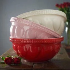 Mason Cash Hearts Mixing Bowl 29cm -Victorinox shop Mason Cash Hearts Mixing Bowl Cream Lifestyle 2 2000px
