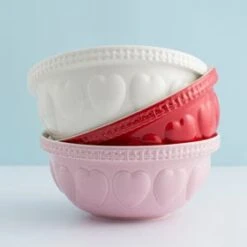 Mason Cash Hearts Mixing Bowl 29cm -Victorinox shop Mason Cash Hearts Mixing Bowl Cream Lifestyle 4 2000px