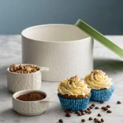 Mason Cash In The Forest Cake Tins Set Of 3 -Victorinox shop Mason Cash In The Forest Cake Tins Set of 3 Lifestyle 5 2000px