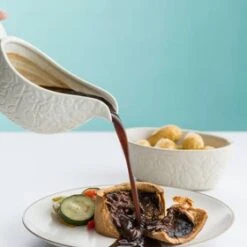 Mason Cash In The Forest Gravy Boat - 400ml -Victorinox shop Mason Cash In The Forest Gravy Boat 400ml Lifestyle 2 2000px