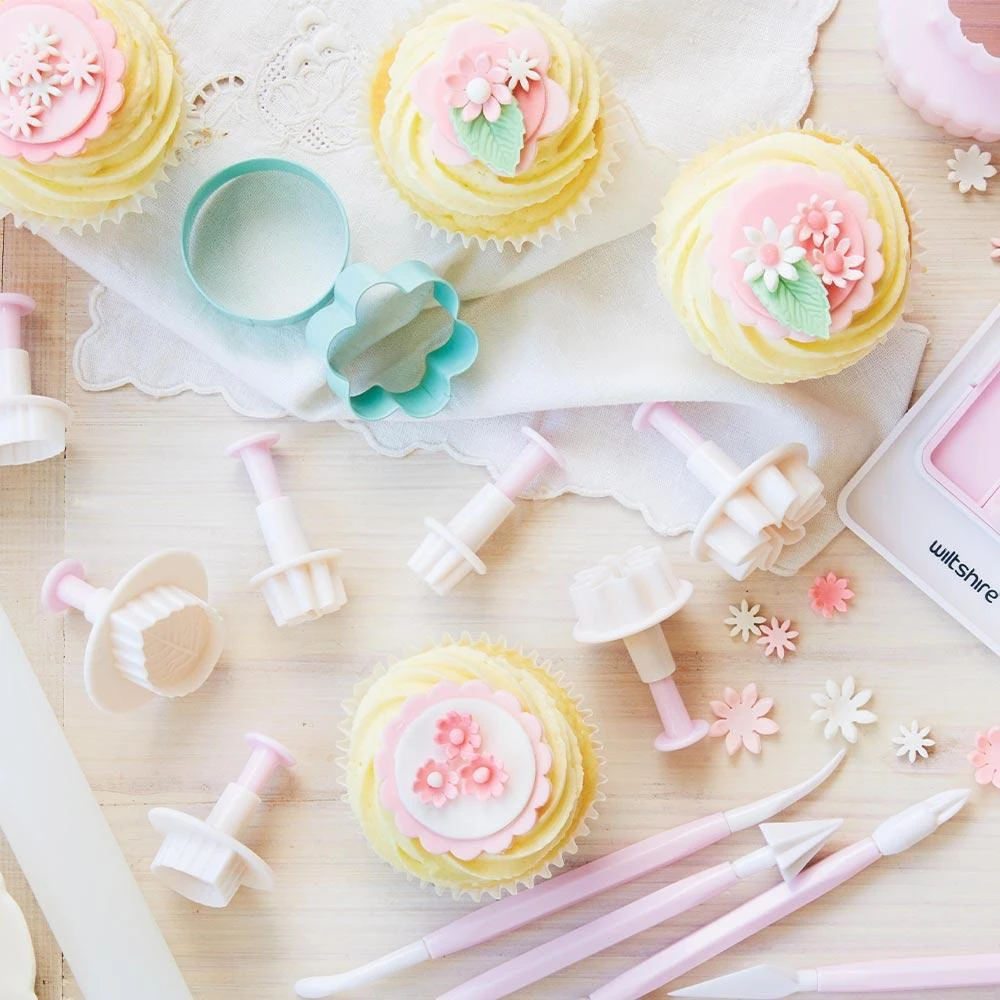 Fondant Flower Cutter & Pusher Set Of 4 - White/Pink 3 Fondant Flower Cutter & Pusher Set Of 4 - White/Pink - Image 3